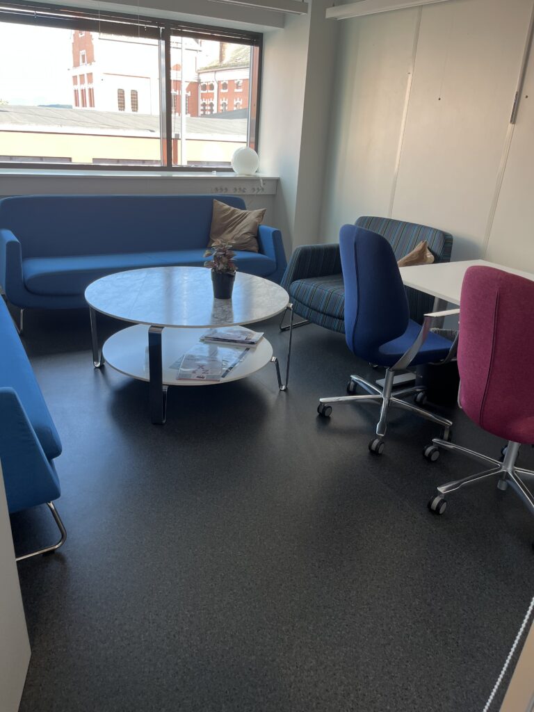 Satsbygget, 2. etasje, seksjon 1, sofagruppe